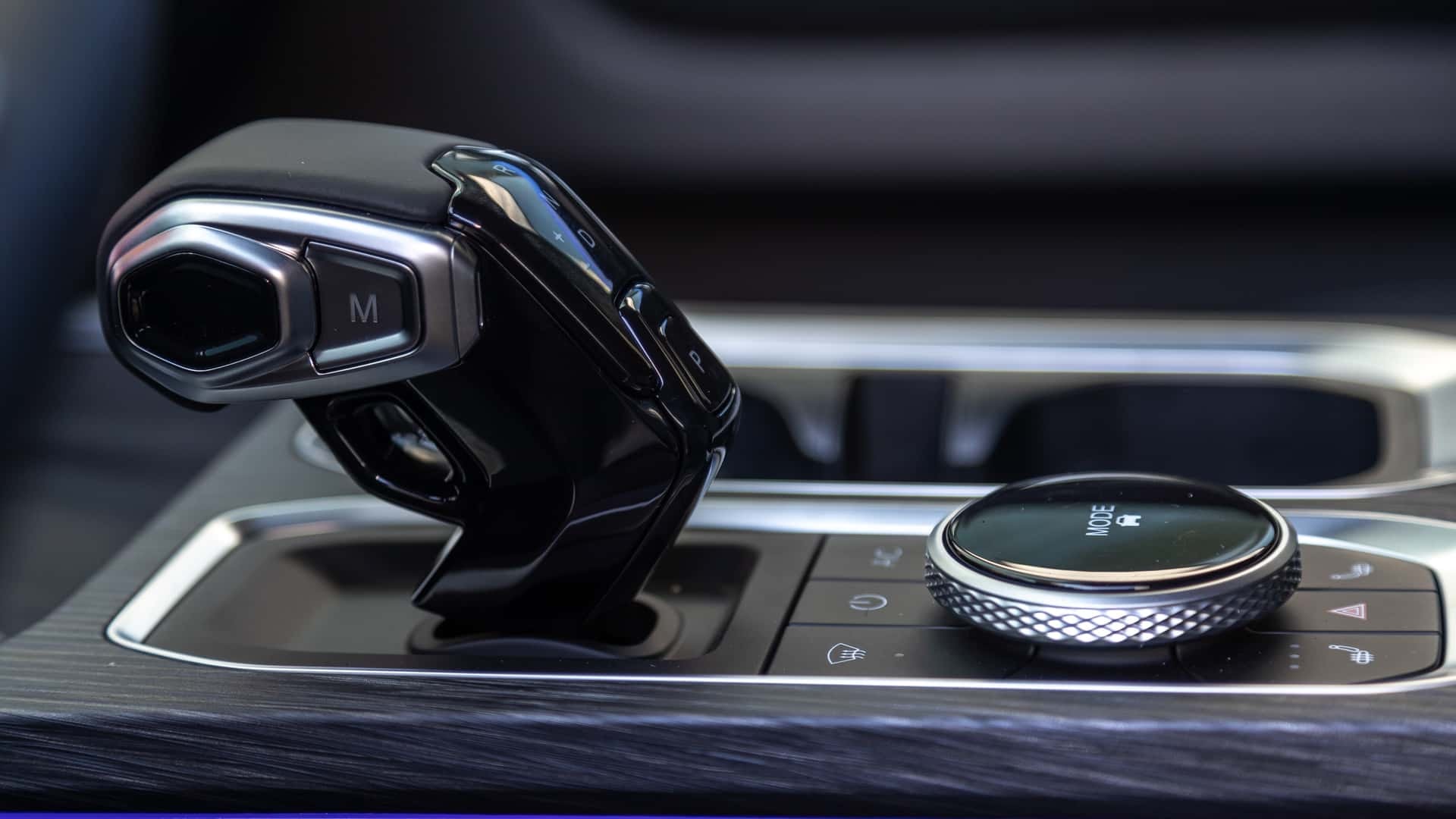 Panel central del Jaecoo 7, con una pantalla de infoentretenimiento grande.