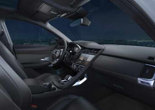 Vista interior mostrando el diseño del habitáculo y calidad de los asientos del Jaguar E-Pace Híbrido.