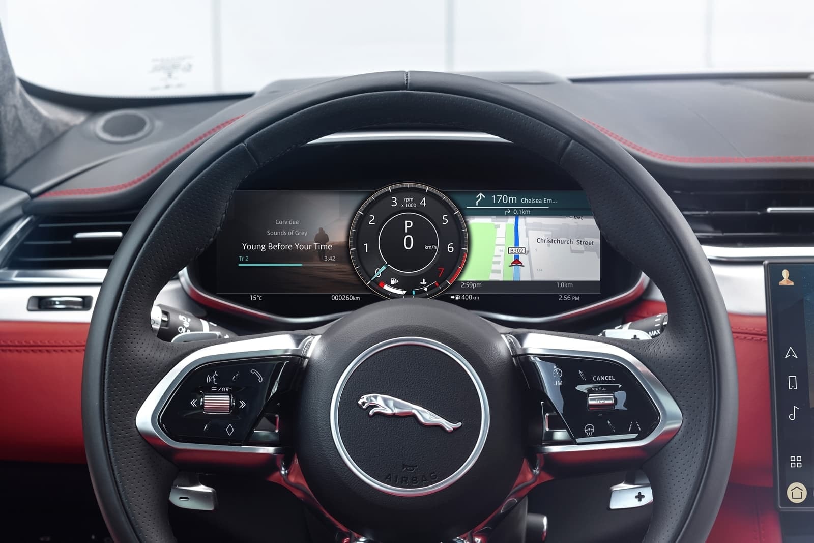 Cuadro de instrumentos digital del Jaguar F-Pace, tecnología y estilo al volante.