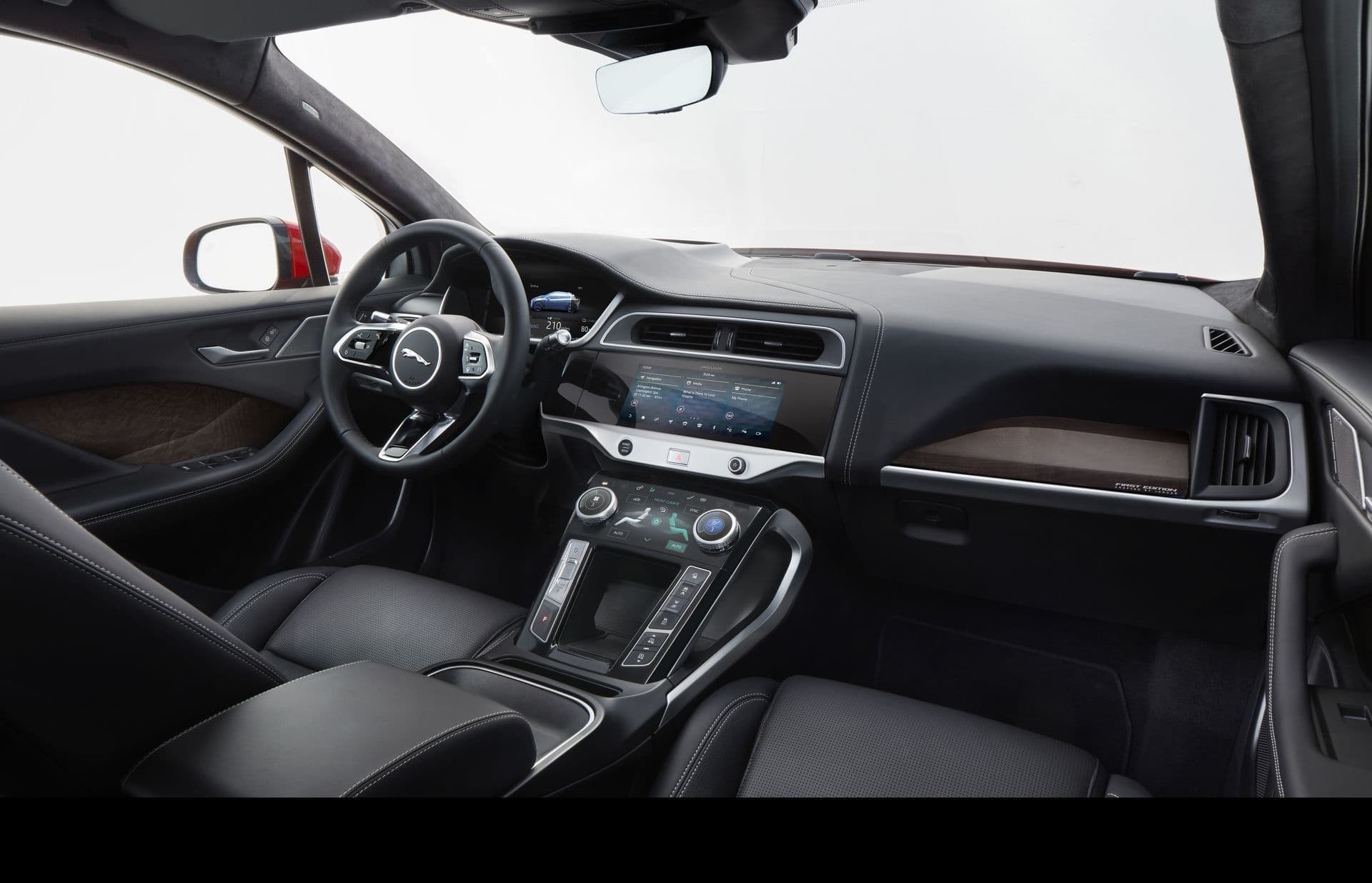 Espacio interior del I-Pace con terminaciones premium y centrado en el confort.