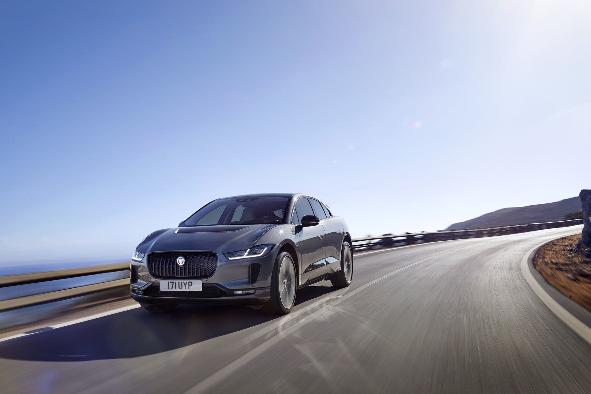 El Jaguar I-Pace eléctrico en pleno desempeño vial.