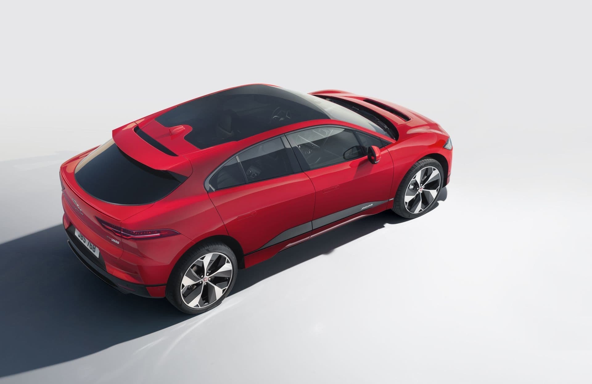 Diseño que fusiona tradición y modernidad, I-Pace captura la esencia de Jaguar.