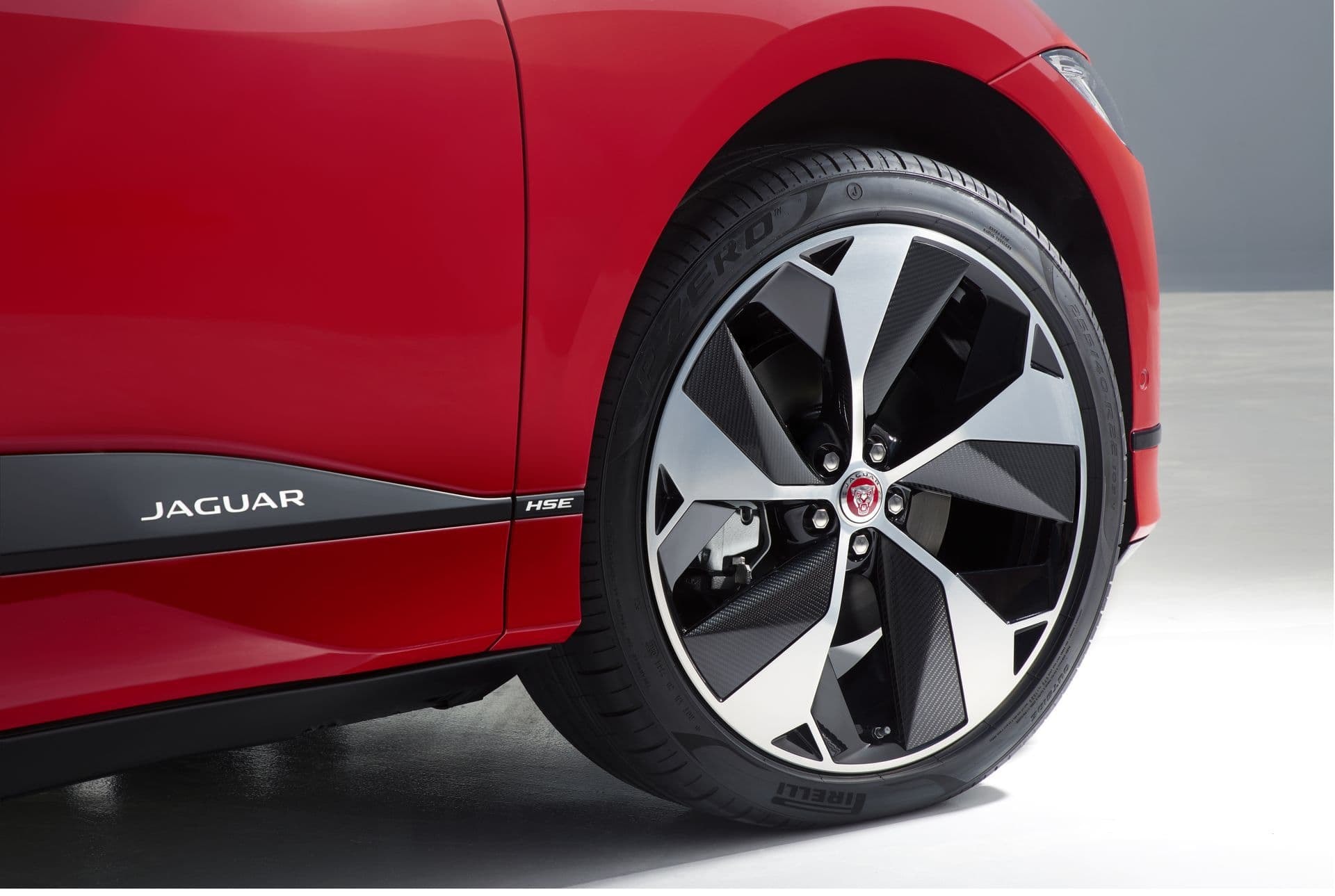 Detalle de la rueda de aleación del Jaguar I-Pace.