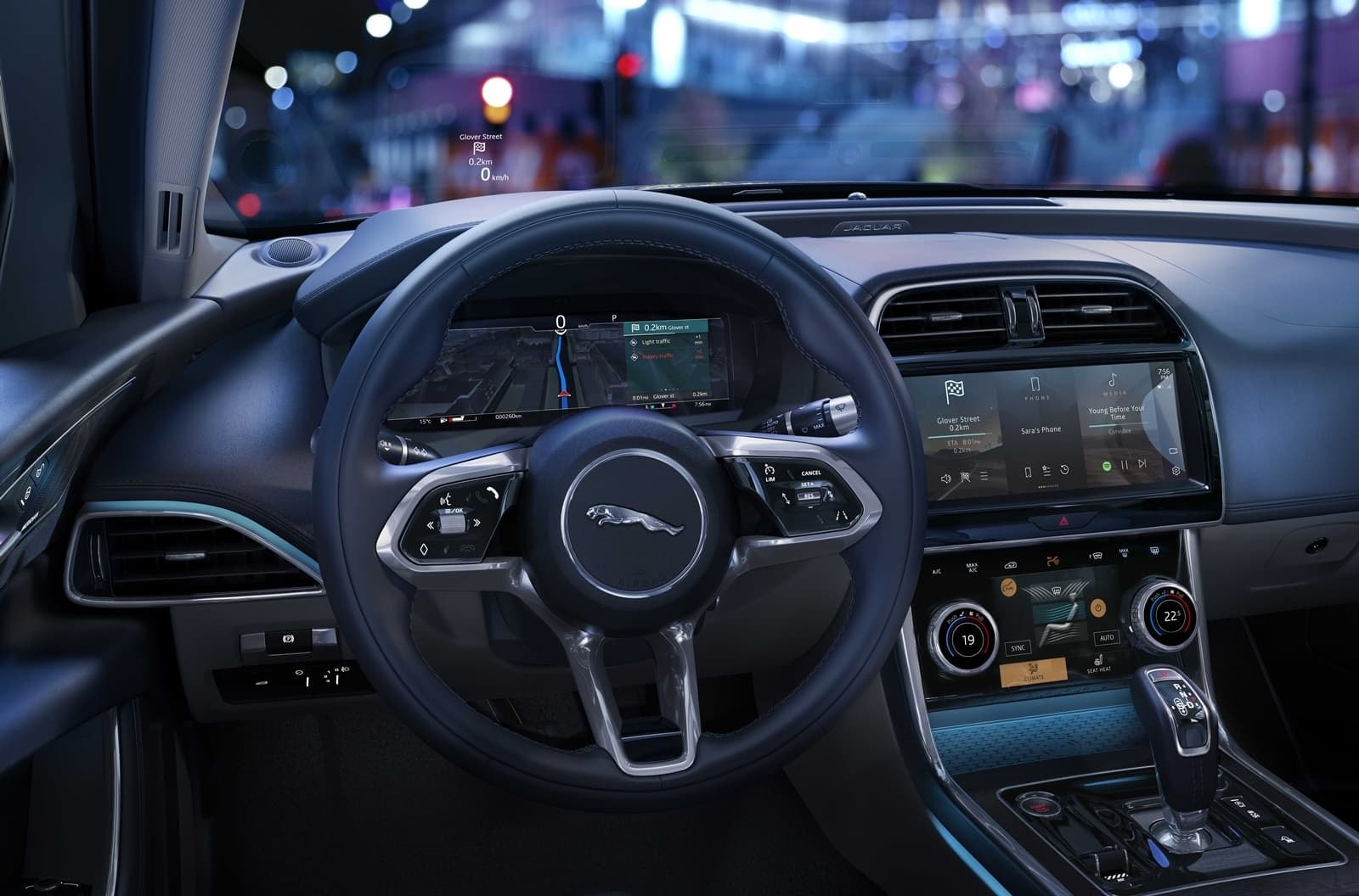 Vista del volante y sistemas de infoentretenimiento del Jaguar XE.