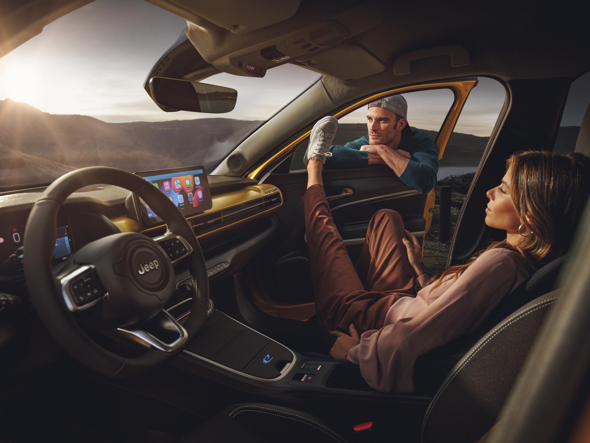 Imagen que muestra la versatilidad del espacio interior del Jeep Avenger eléctrico.