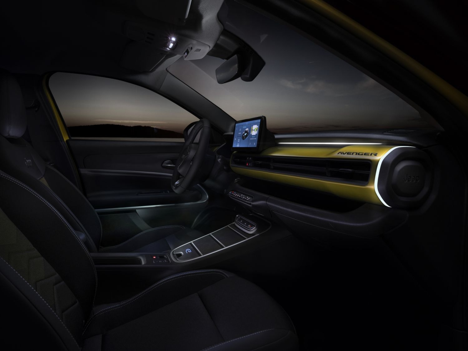 Puesto de mando con instrumentación moderna y pantalla central.