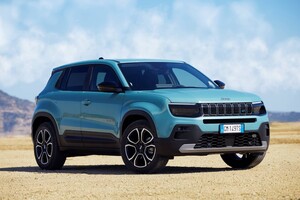 Fascinante toma frontal del Jeep Avenger, realzando su parrilla emblemática. Fascinante toma frontal del Jeep Avenger, realzando su parrilla emblemática.