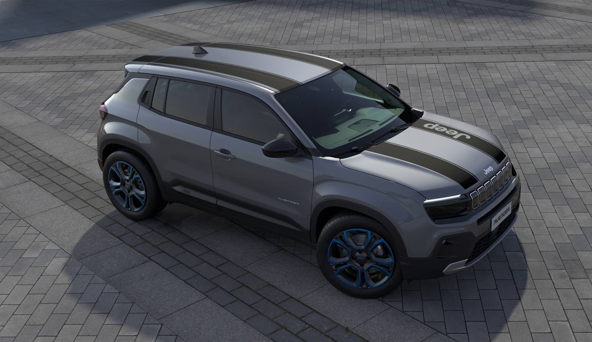 Vista superior del Jeep Avenger enfocando su techo y delantera robusta.