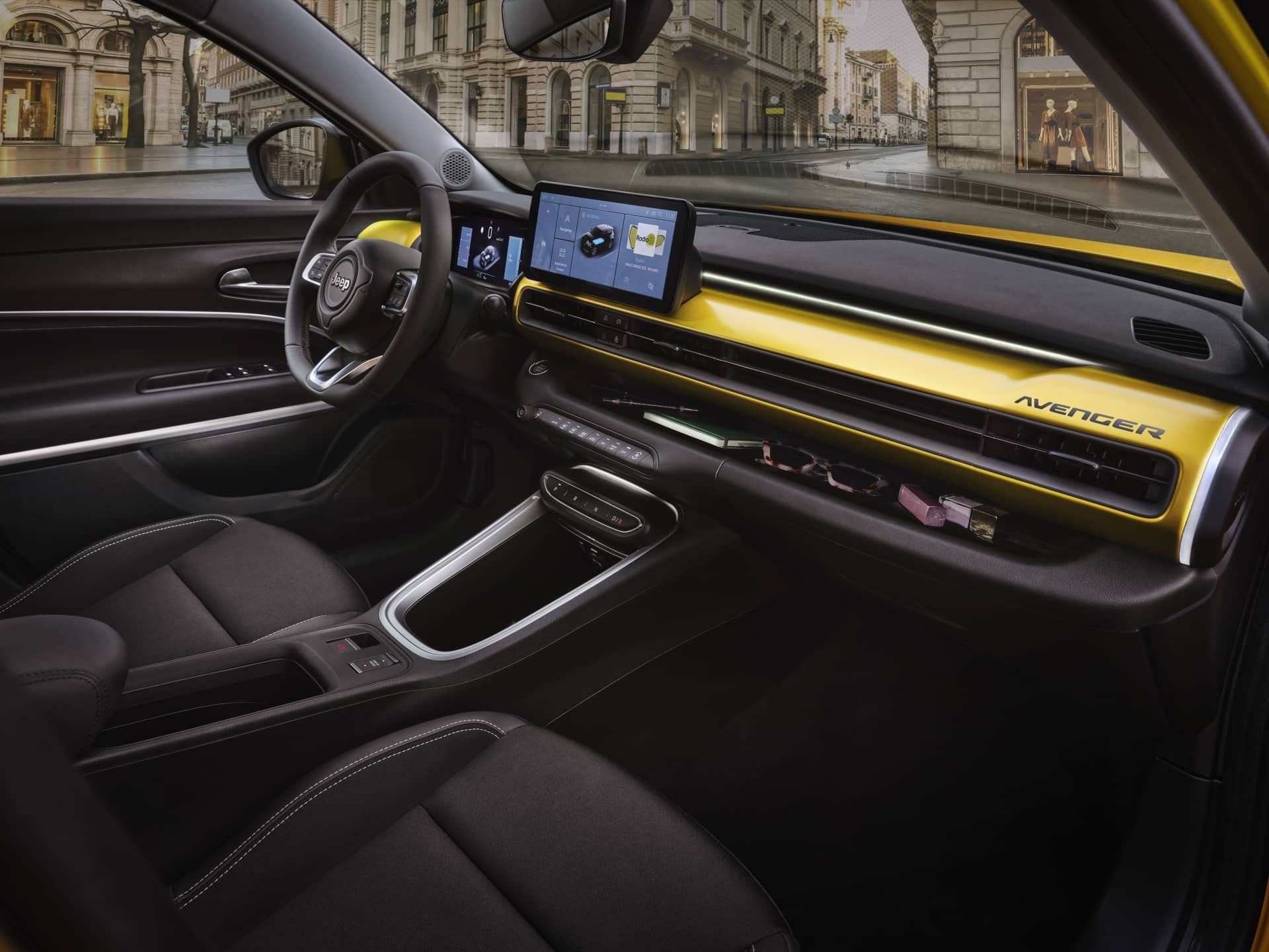 Detalles del volante y la pantalla central del Jeep Avenger.