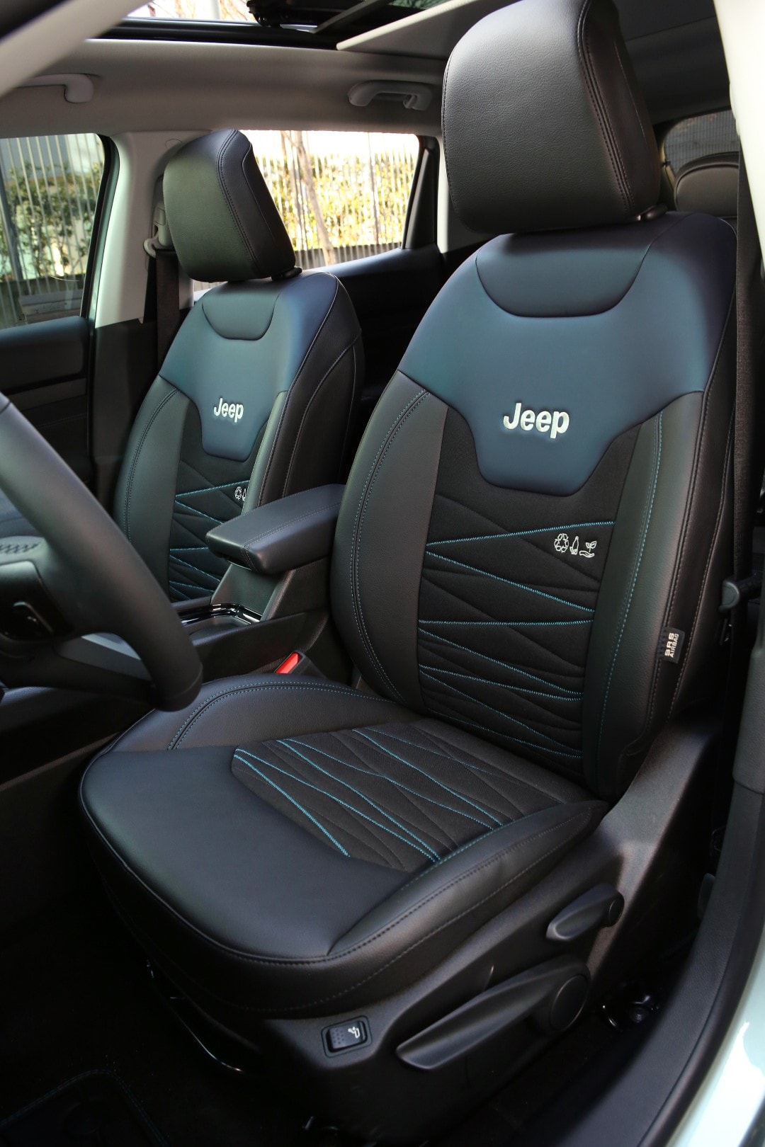 Los asientos del Jeep Compass muestran su comodidad y acabados.