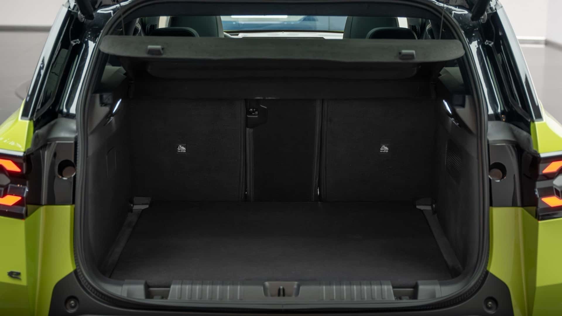 Maletero espacioso y funcional, ideal para viajes y aventuras.