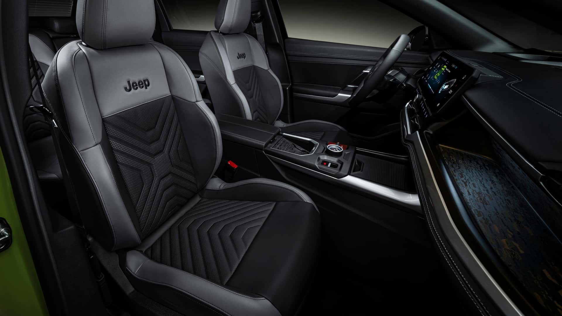 Techo panorámico que proporciona luminosidad y una sensación de amplitud.