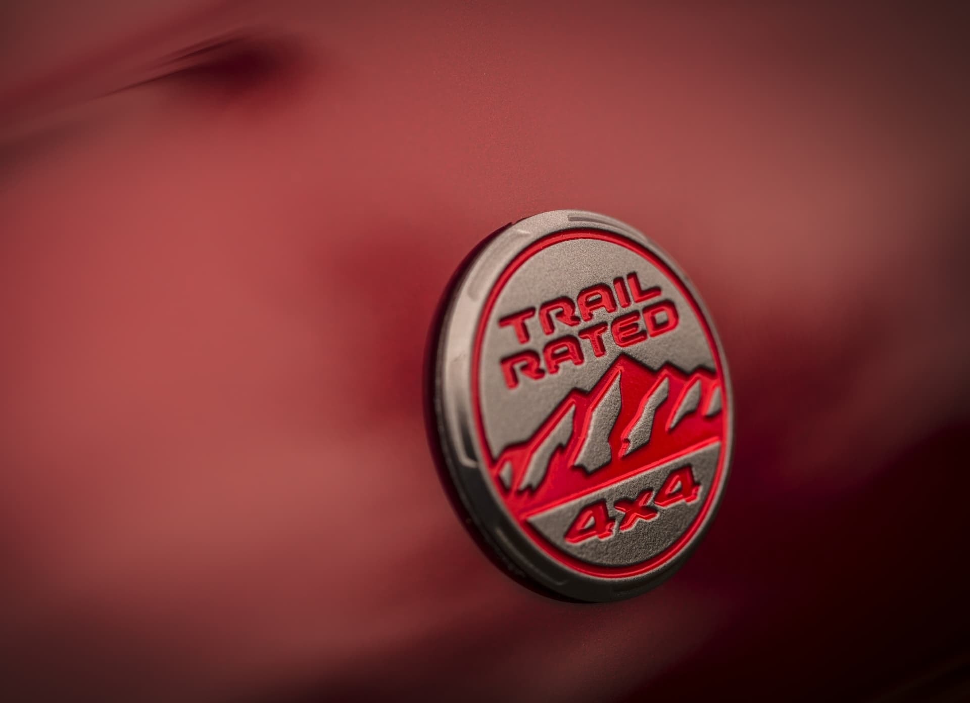 Insignia 'Trail Rated 4x4' que acredita capacidades todoterreno.