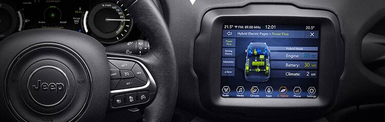 Panel de instrumentos y sistema de infotainment con pantalla táctil en el Jeep Renegade Panel de instrumentos y sistema de infotainment con pantalla táctil en el Jeep Renegade