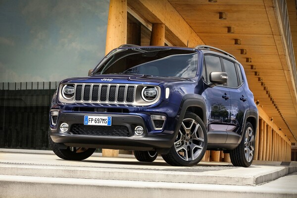 Vista lateral del Jeep Renegade mostrando diseño robusto.