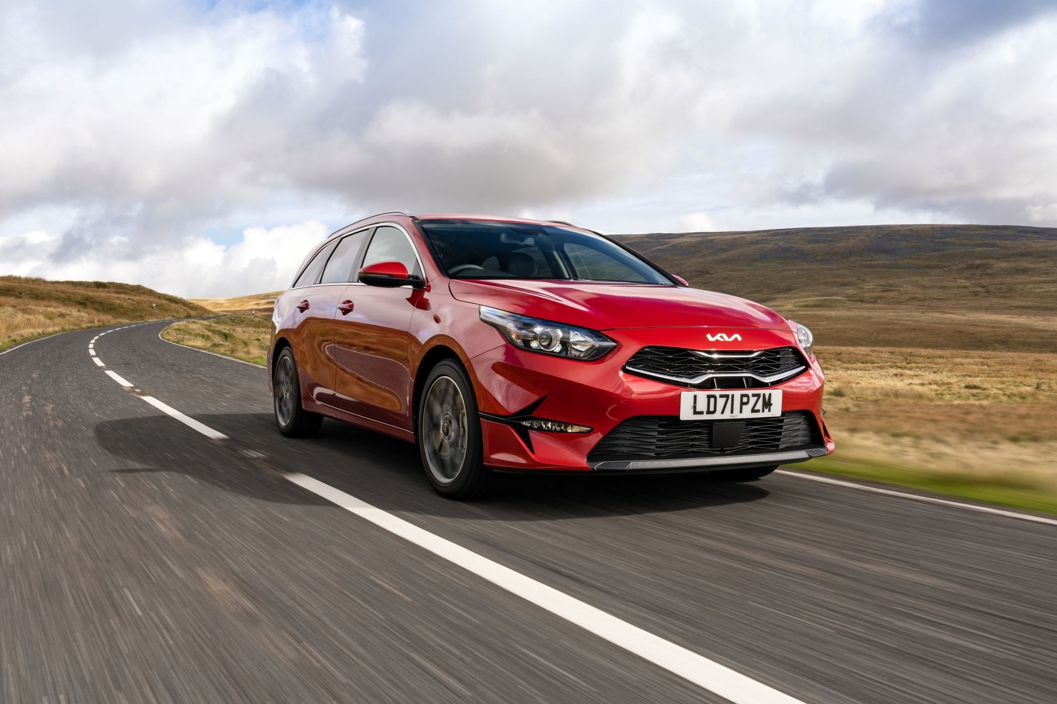 Vista trasera del Kia Ceed Tourer, elegante y aerodinámica.