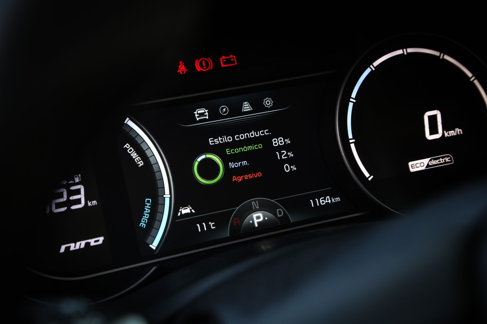 Panel de instrumentos del Kia e-Niro que muestra datos de conducción y batería.