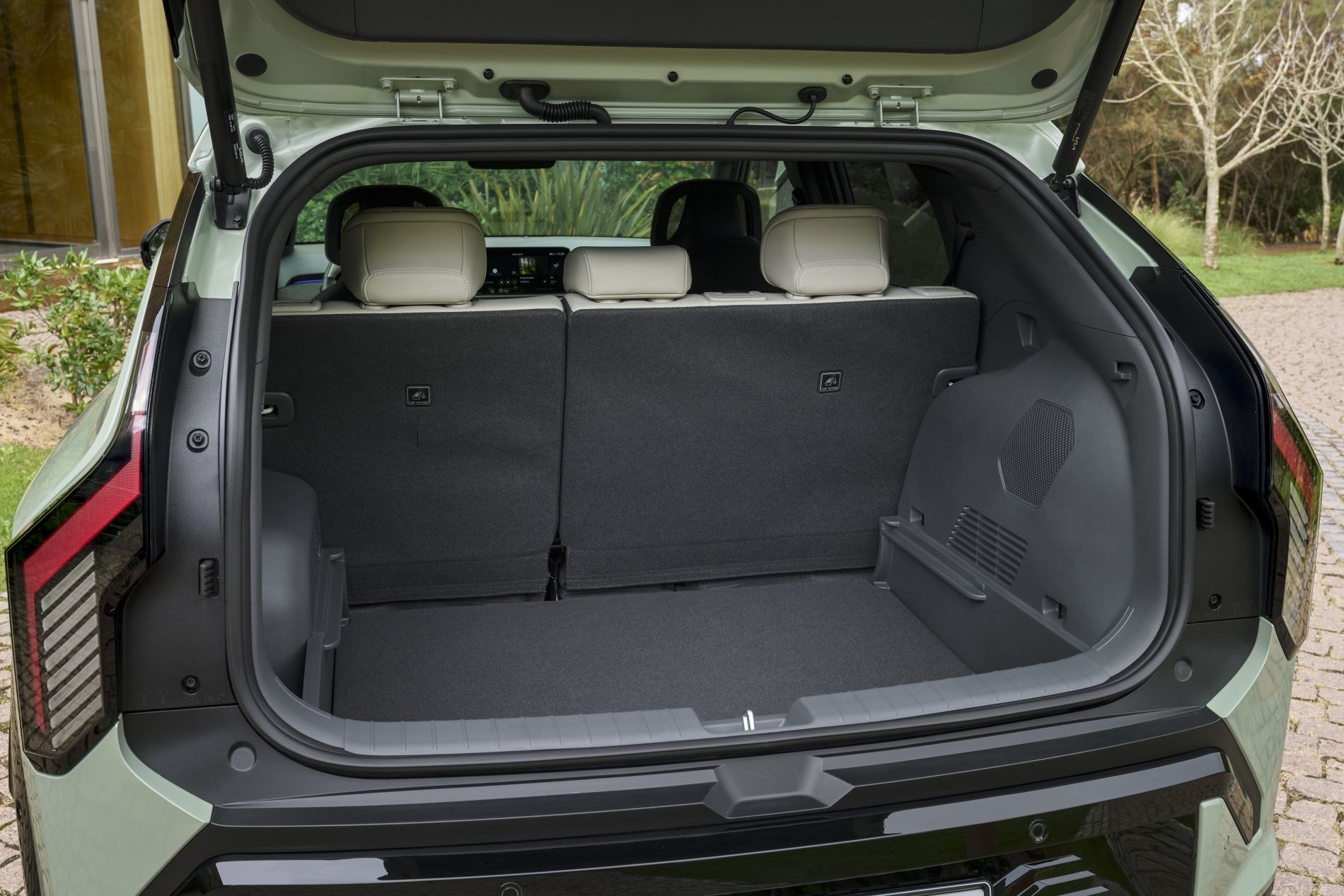 Interior del Kia EV3, tecnología intuitiva y materiales de alta calidad.