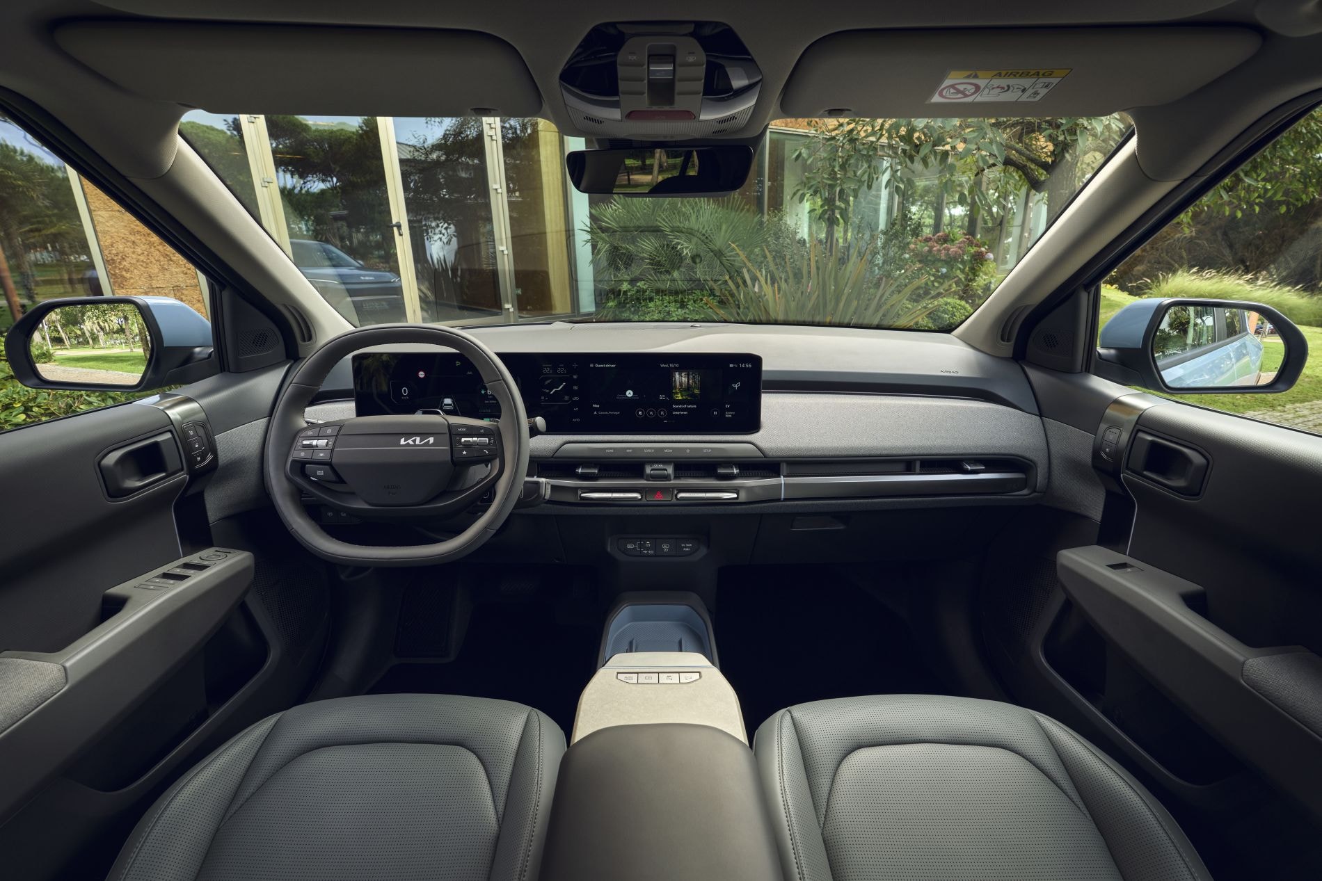 Vista lateral del Kia EV3, lujo y dinamismo en cada curva.