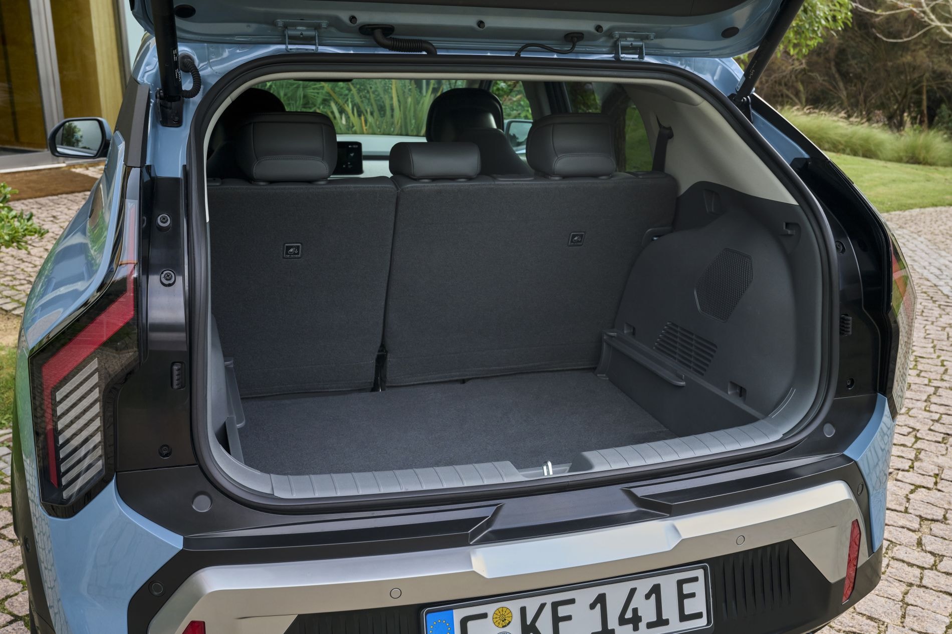 Maletero con asientos abatidos, maximiza la capacidad de carga.