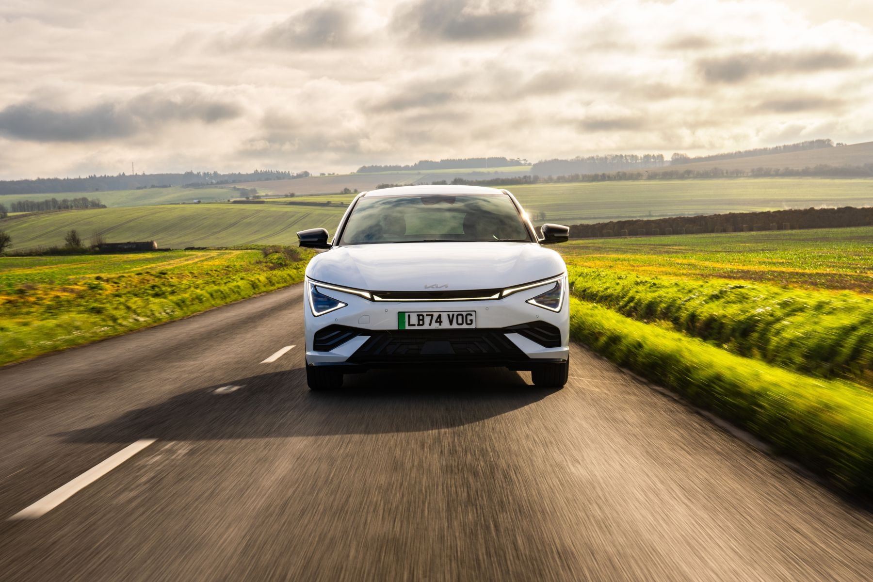 Maletero del Kia EV6 con gran espacio, ideal para un viaje largo.