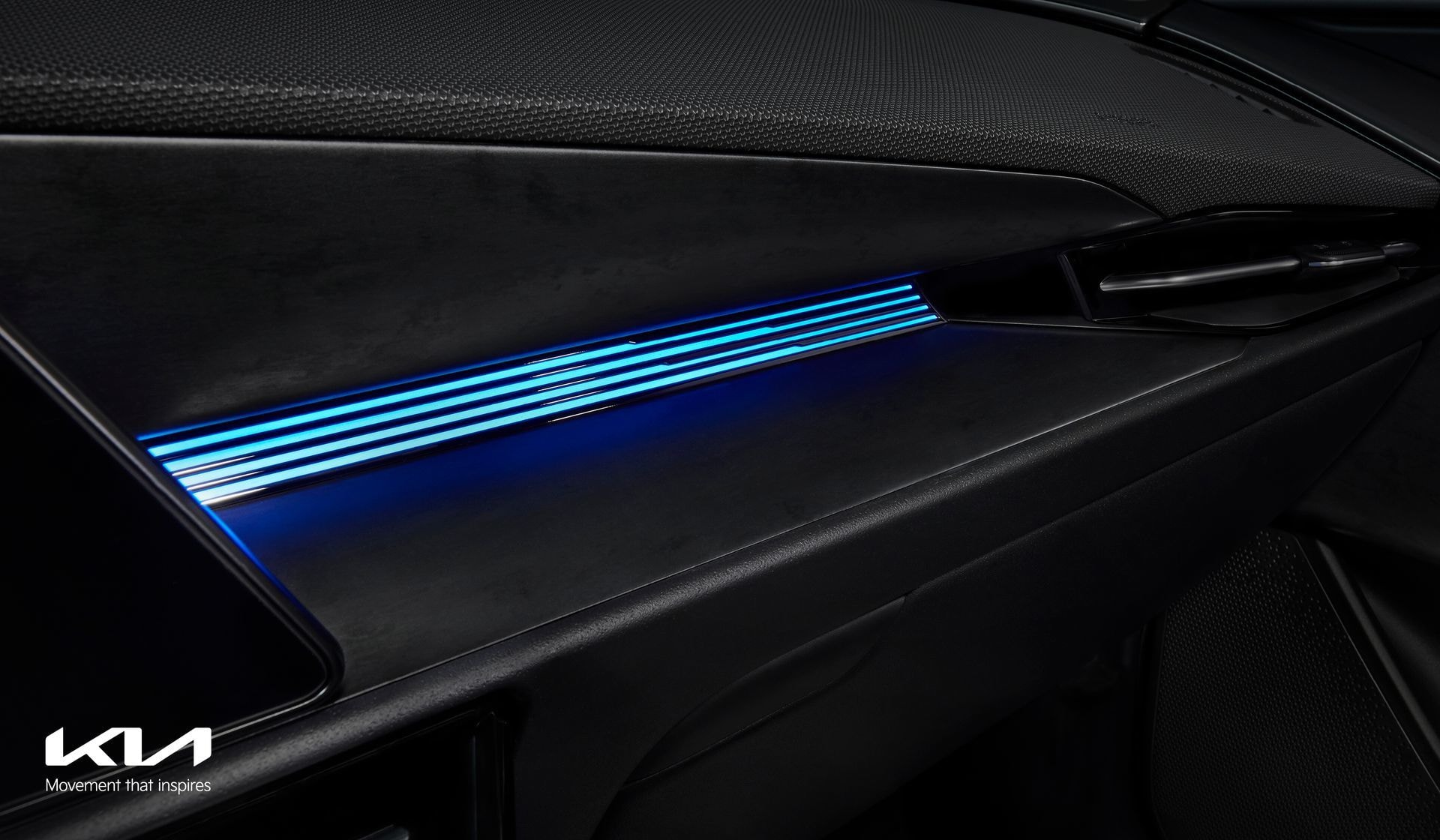 Detalle de iluminación ambiental en el salpicadero del Kia Niro Híbrido.
