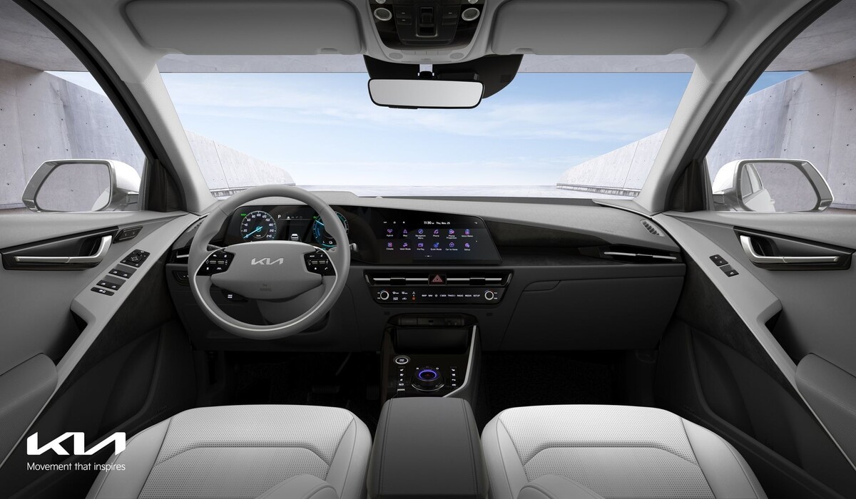 Vista panorámica de la cabina del Kia Niro Híbrido, elegancia y tecnología. Vista panorámica de la cabina del Kia Niro Híbrido, elegancia y tecnología.