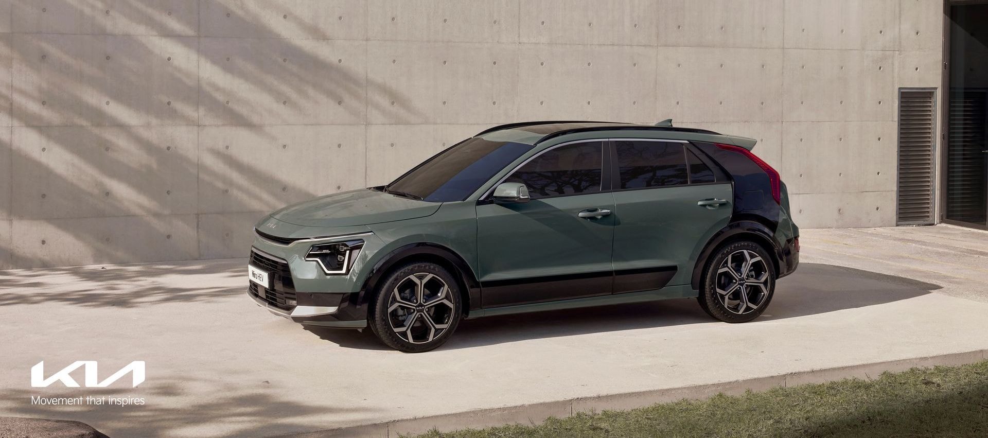 Imagen lateral del Kia Niro Híbrido destacando su diseño aerodinámico.