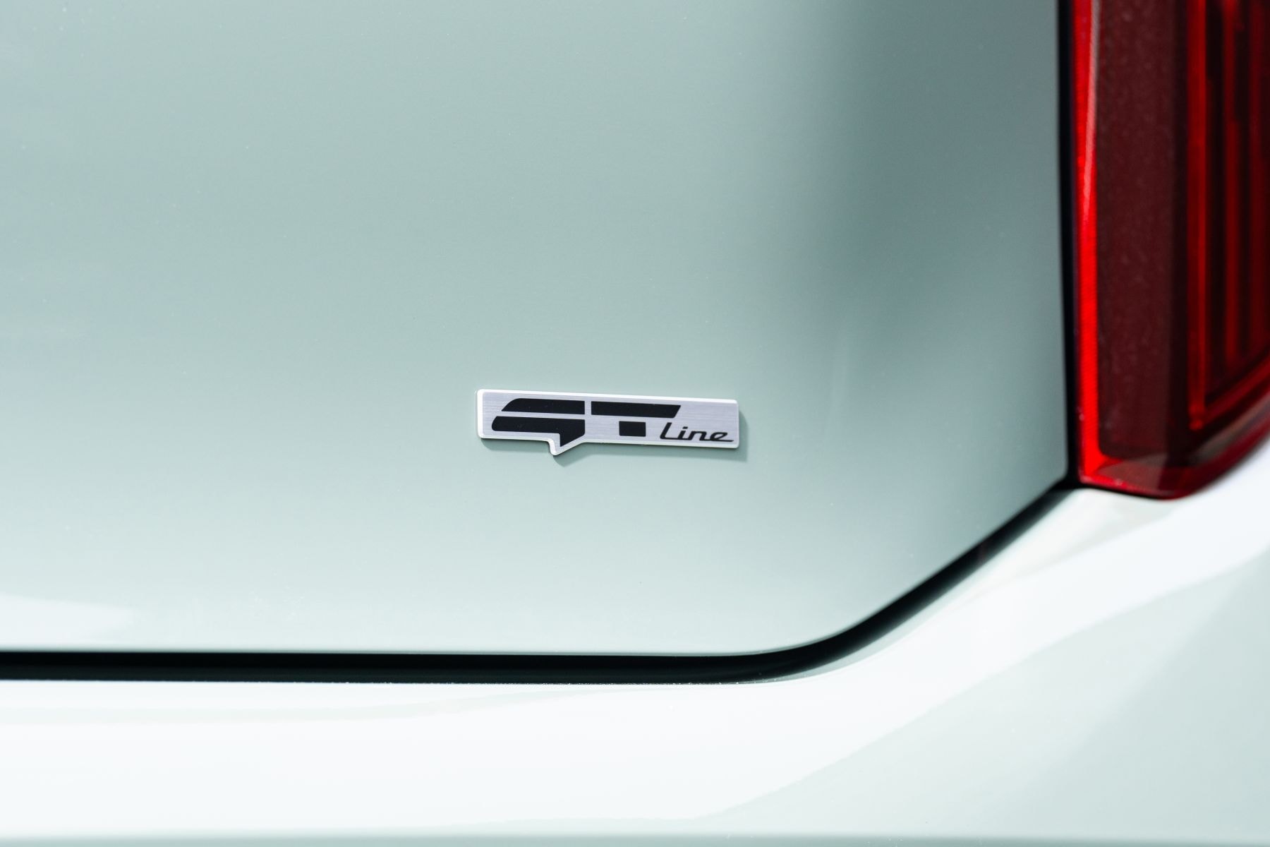 Interior del Kia Picanto, destacando sus cómodos asientos y diseño funcional.