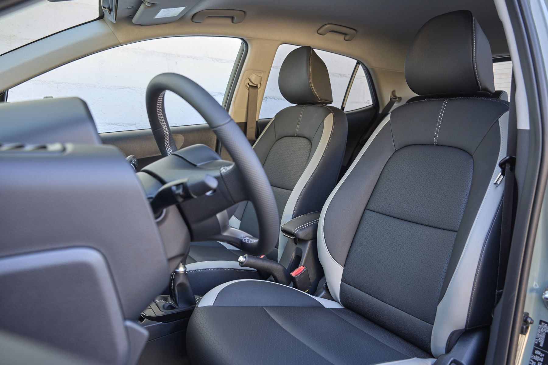 Frontal del Kia Picanto, que muestra su estilo moderno y audaz.