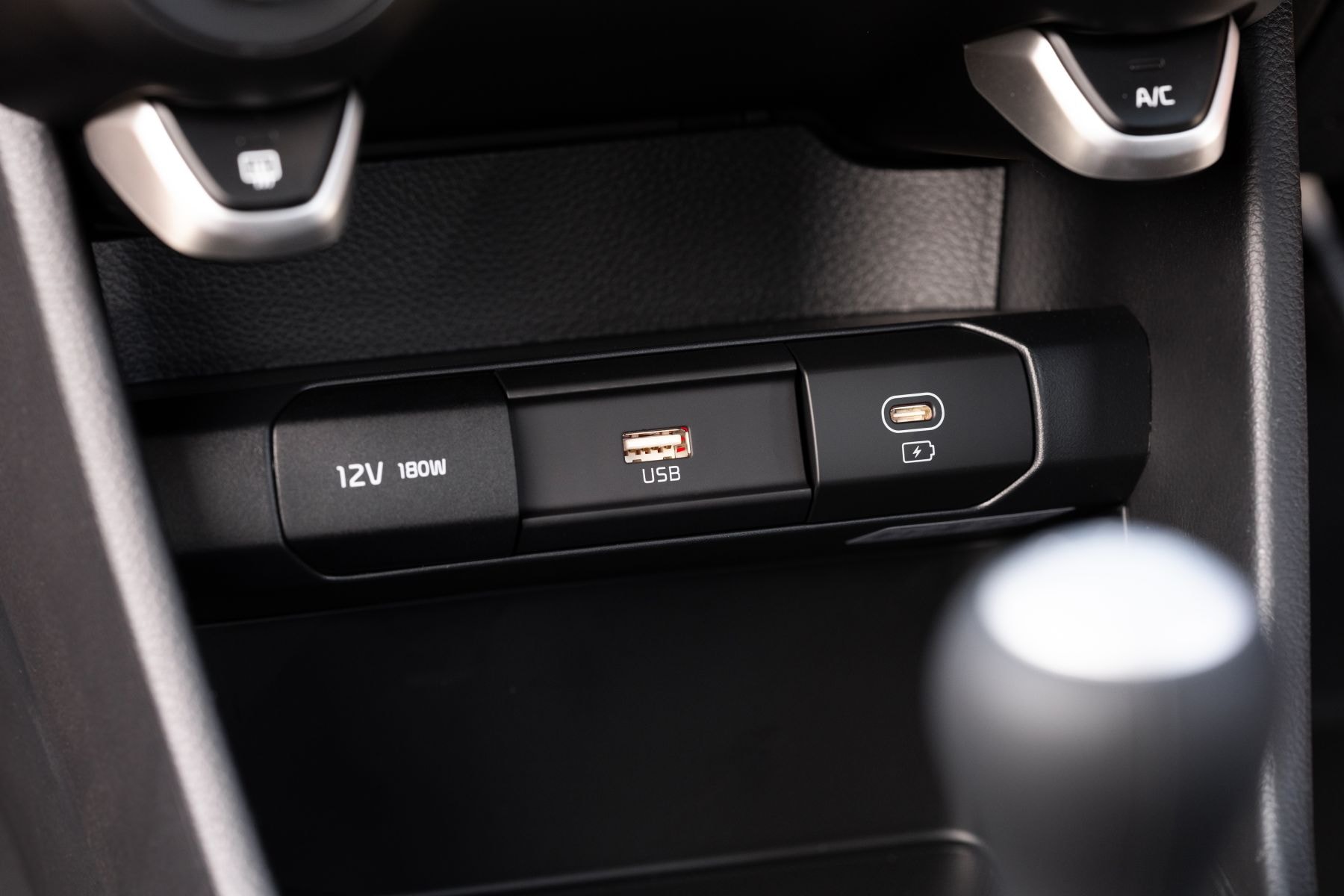 Maletero abierto del Kia Picanto, ideal para el día a día.