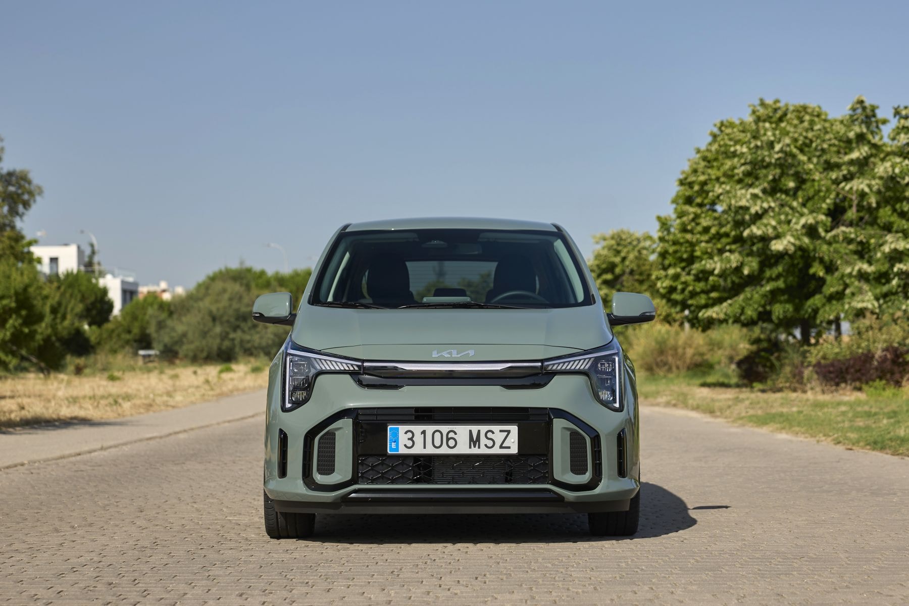 Vista trasera del Kia Picanto, destacando su diseño elegante.