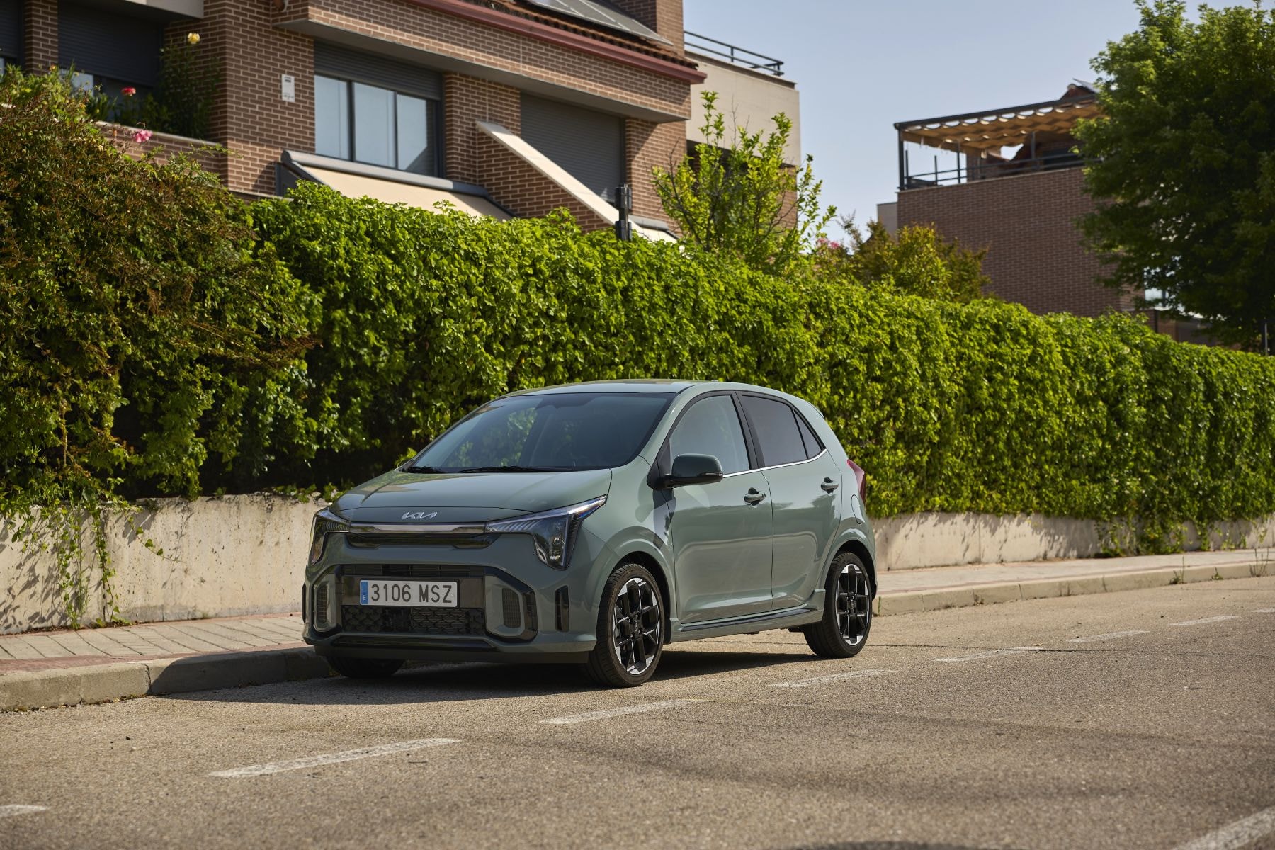 Vista trasera del Kia Picanto, destacando sus líneas dinámicas.