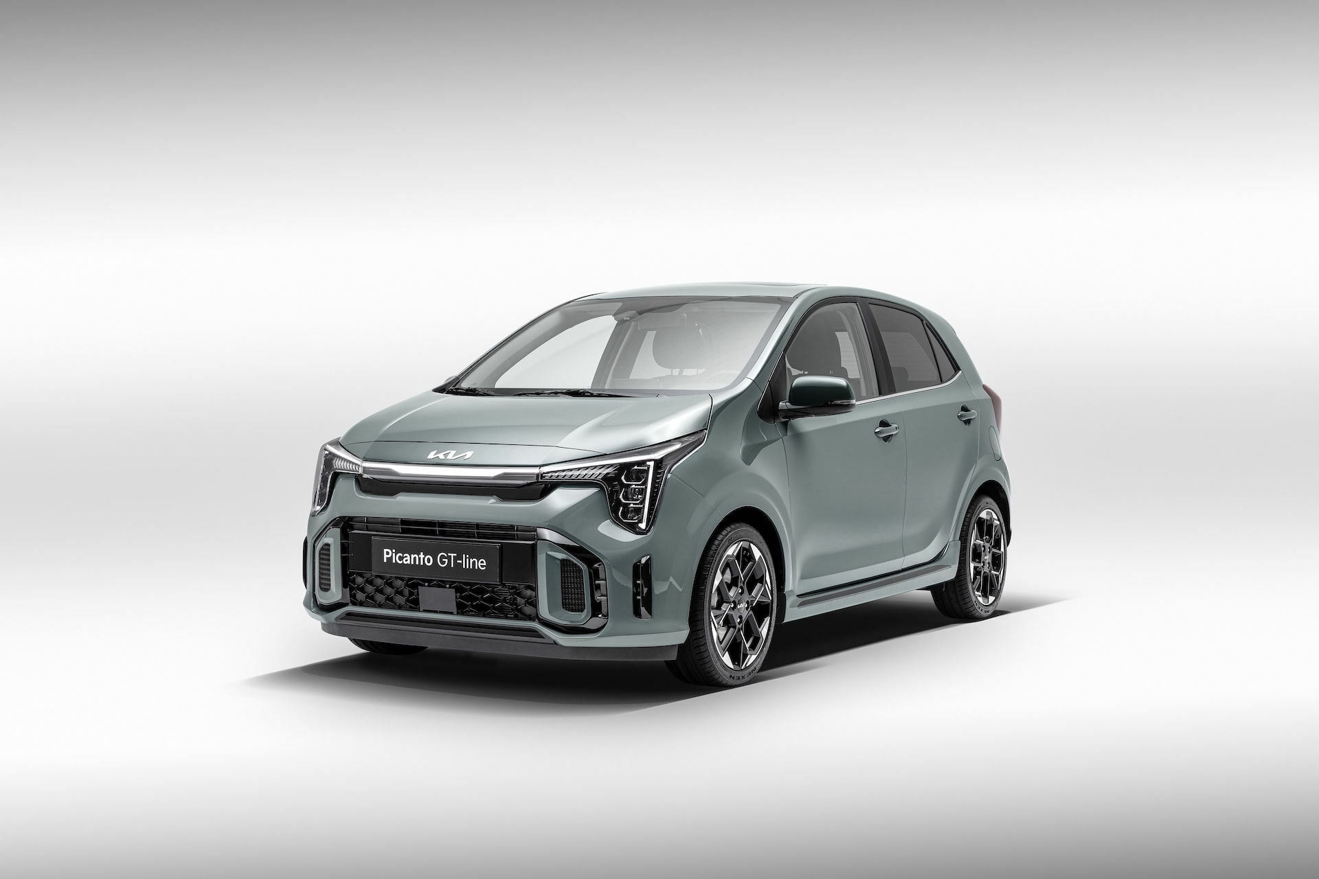 Perfil dinámico del Kia Picanto GT Line, resaltando su línea.