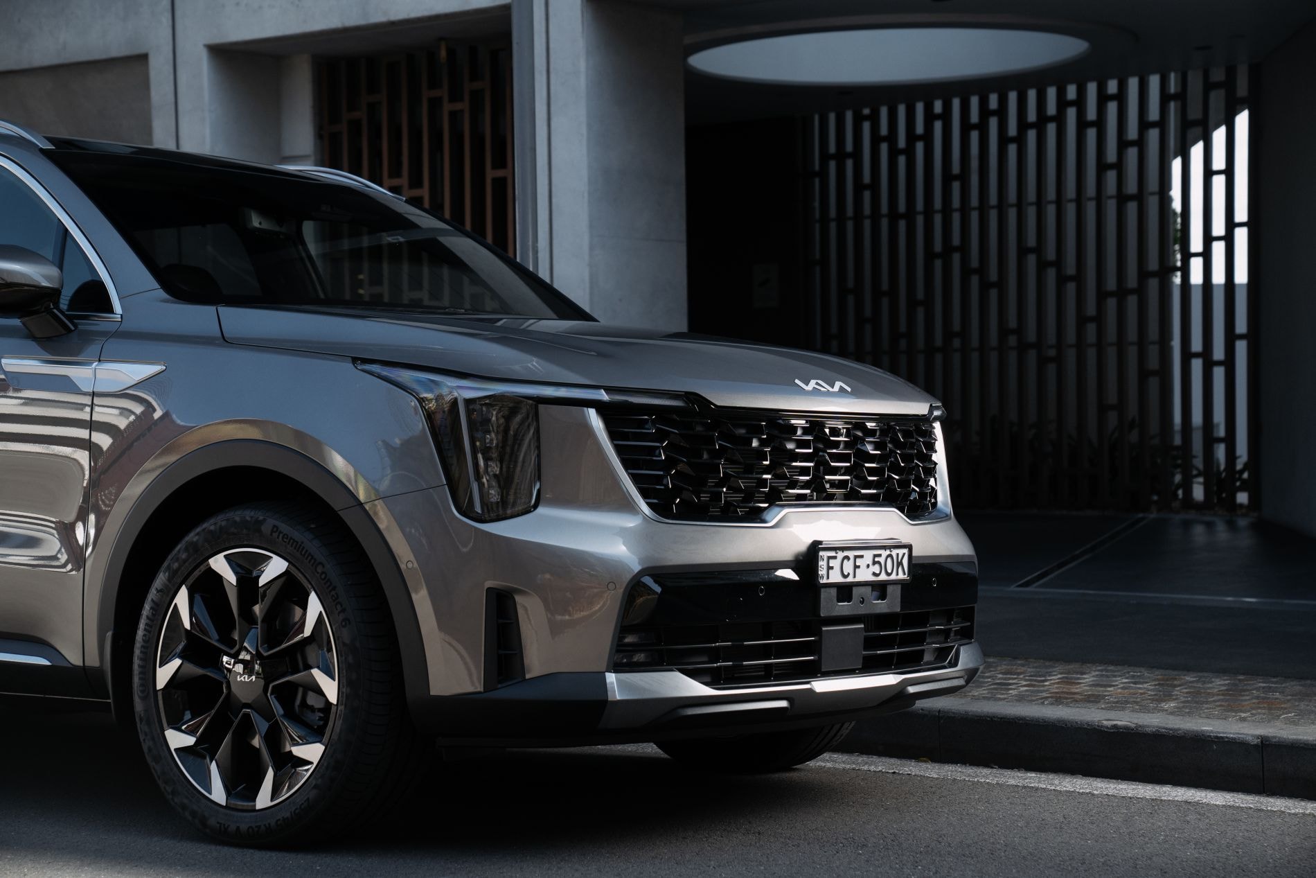 La grilla frontal del Kia Sorento Híbrido, refleja su carácter audaz.