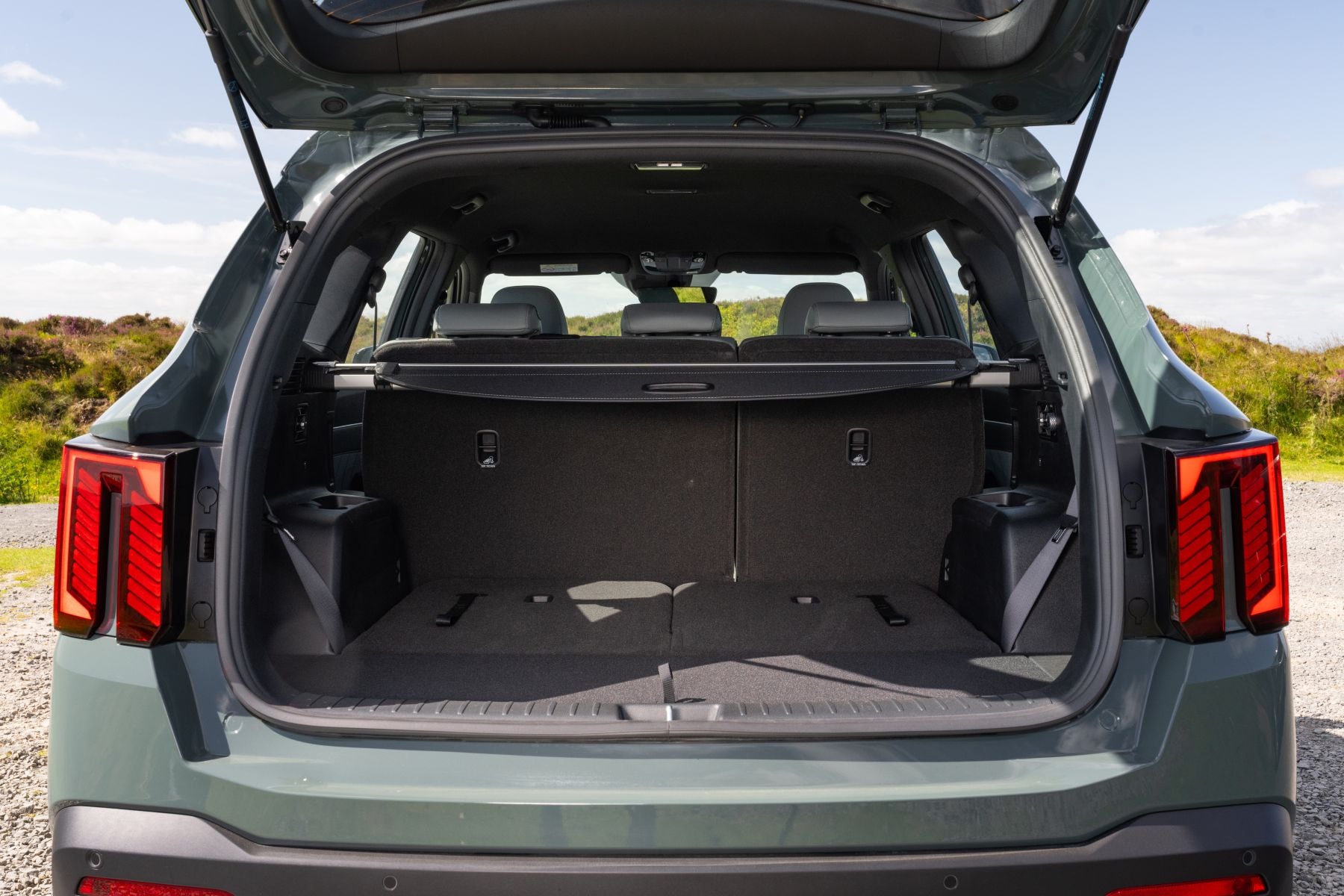 Vista del tapizado del asiento, mostrando confort y diseño moderno.