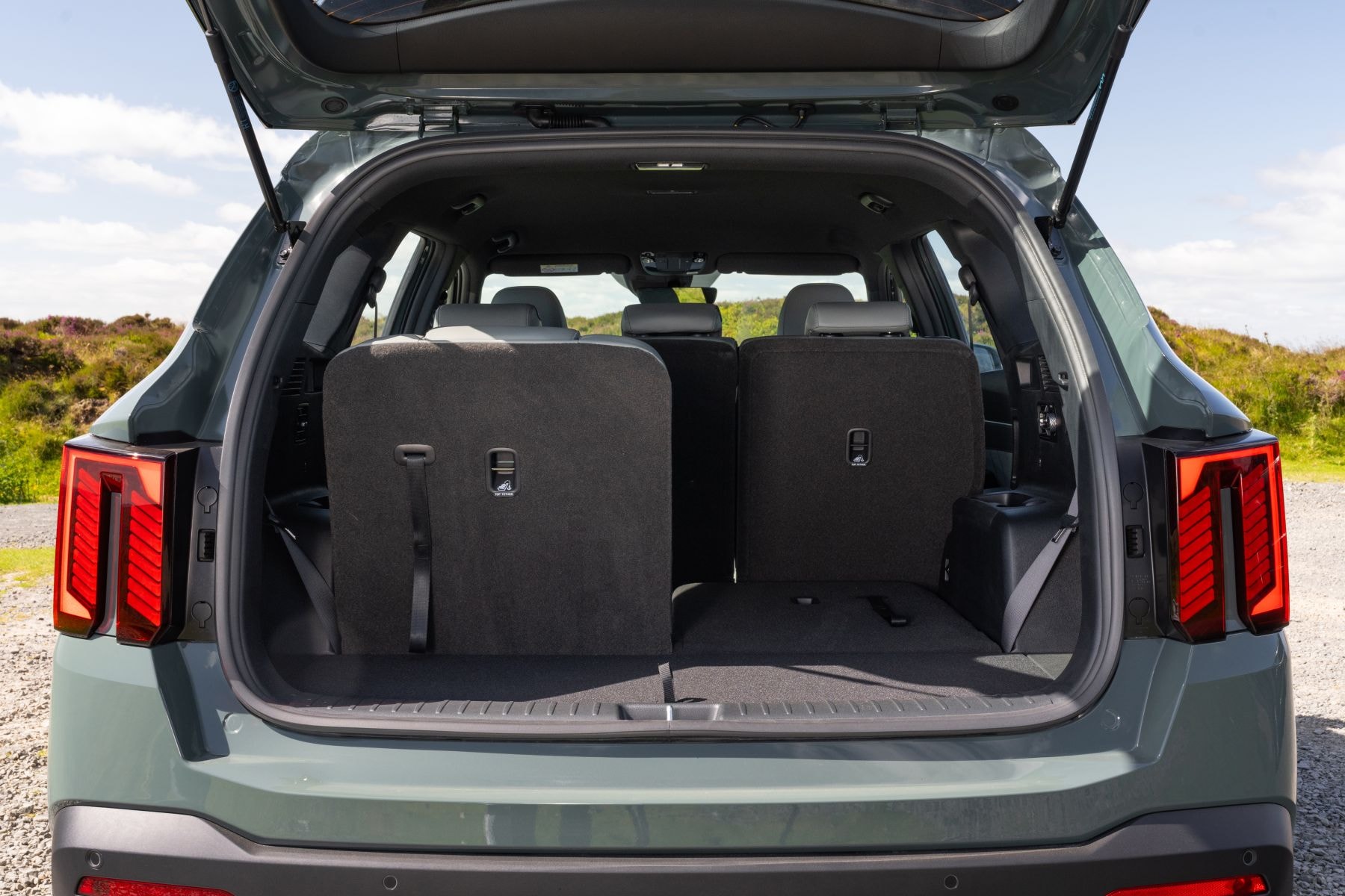 Amplio maletero del Kia Sorento Híbrido con asientos abatidos.