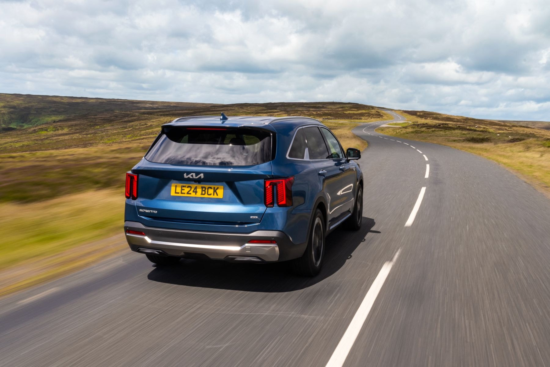 Asientos traseros del Kia Sorento, confort y espacio para familiares.