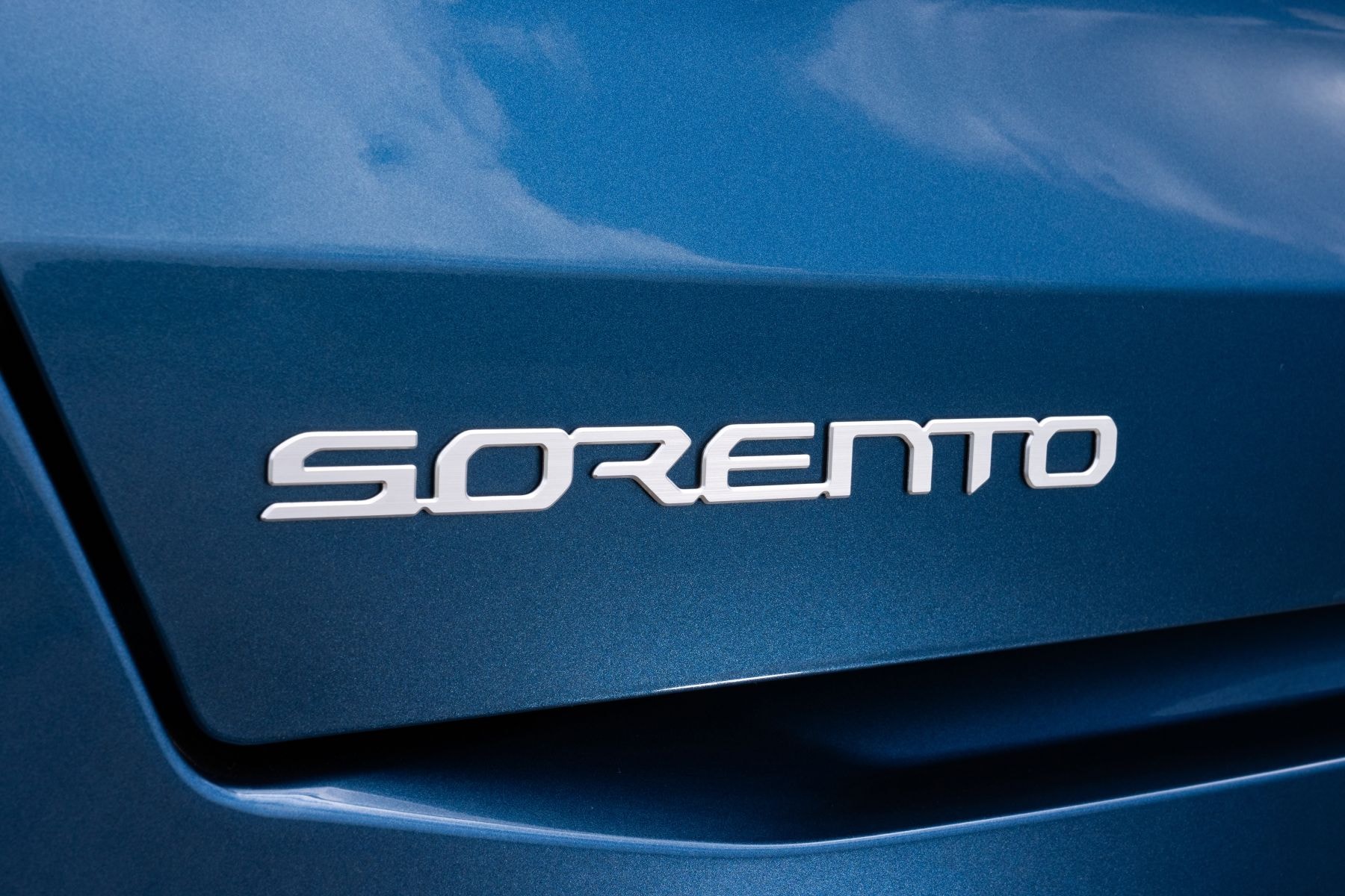 Vista del elegante interior del Kia Sorento, destacando su diseño moderno.