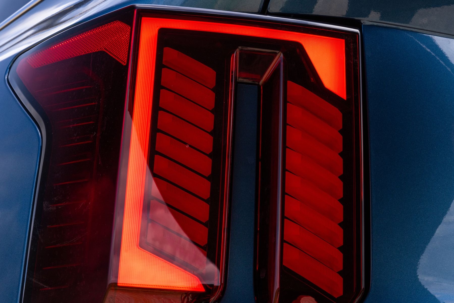 Vista del techo panorámico del Kia Sorento, que proporciona amplitud y luminosidad.