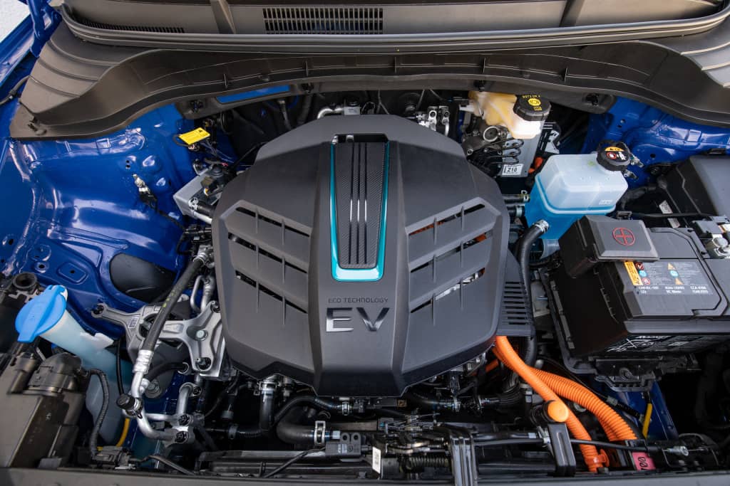 Imagen del motor eléctrico del Kia e-Soul, mostrando su configuración y componentes.