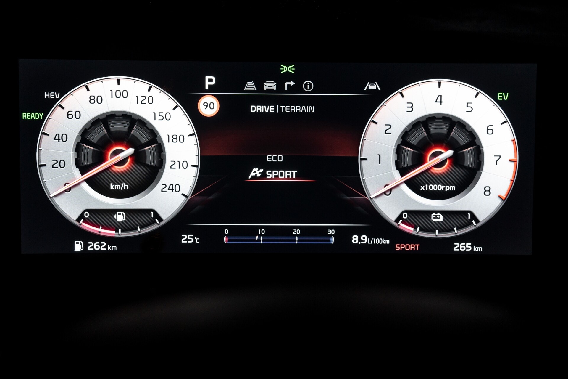 Cuadro de instrumentos digital del Sportage con indicadores de rendimiento deportivo.