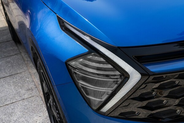 Faros delanteros del Kia Sportage con tecnología LED avanzada. Faros delanteros del Kia Sportage con tecnología LED avanzada.