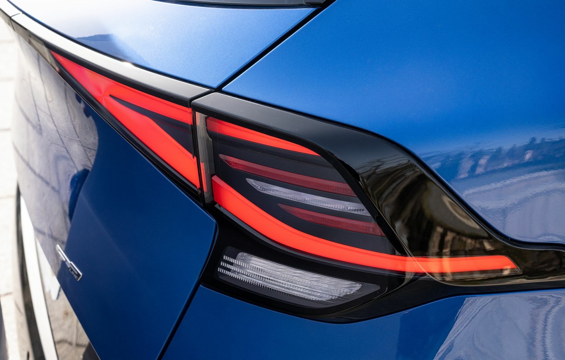 Faro trasero LED de diseño distintivo del Kia Sportage.