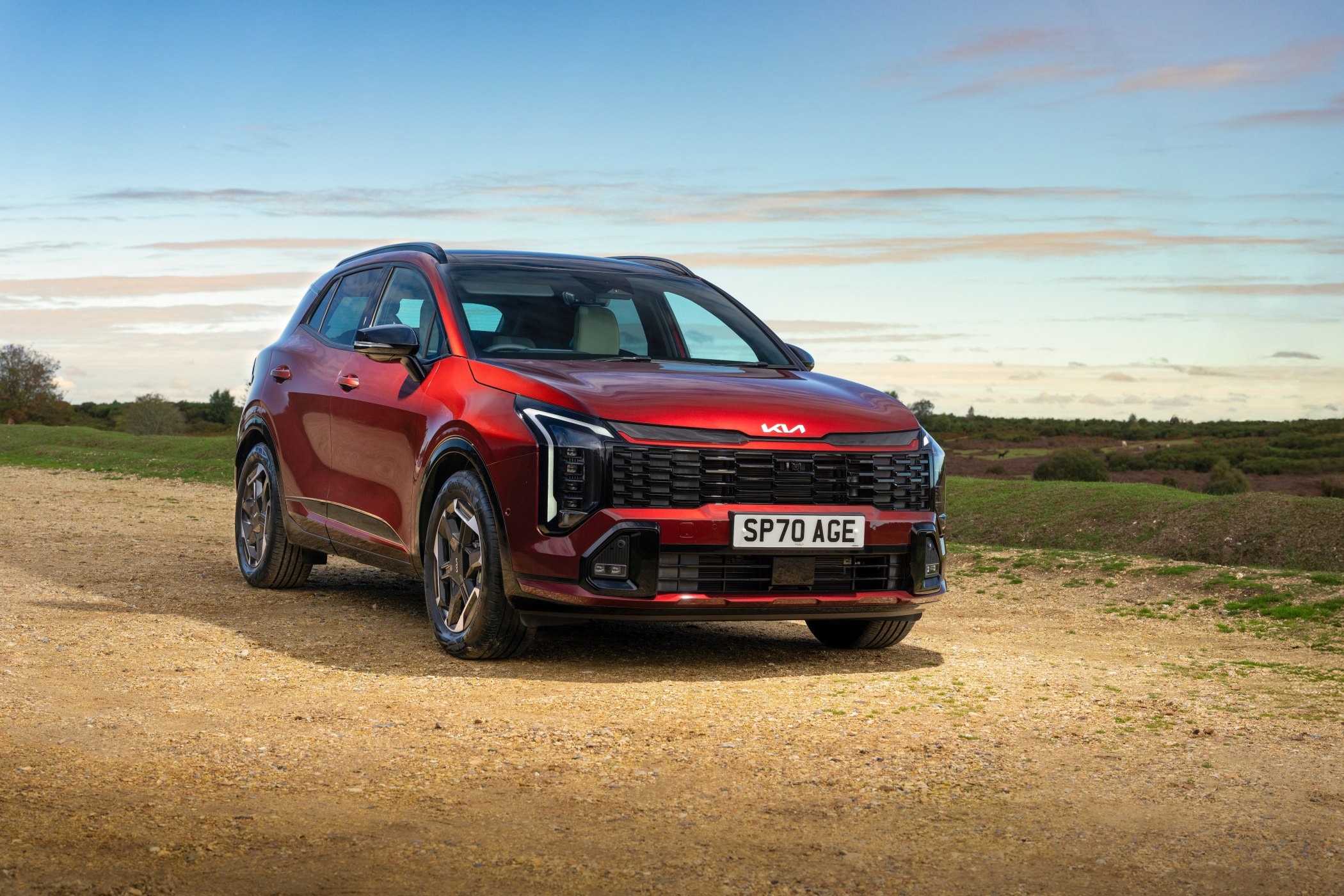 Lateral del Kia Sportage 2023, con una estética refinada y dinámica.