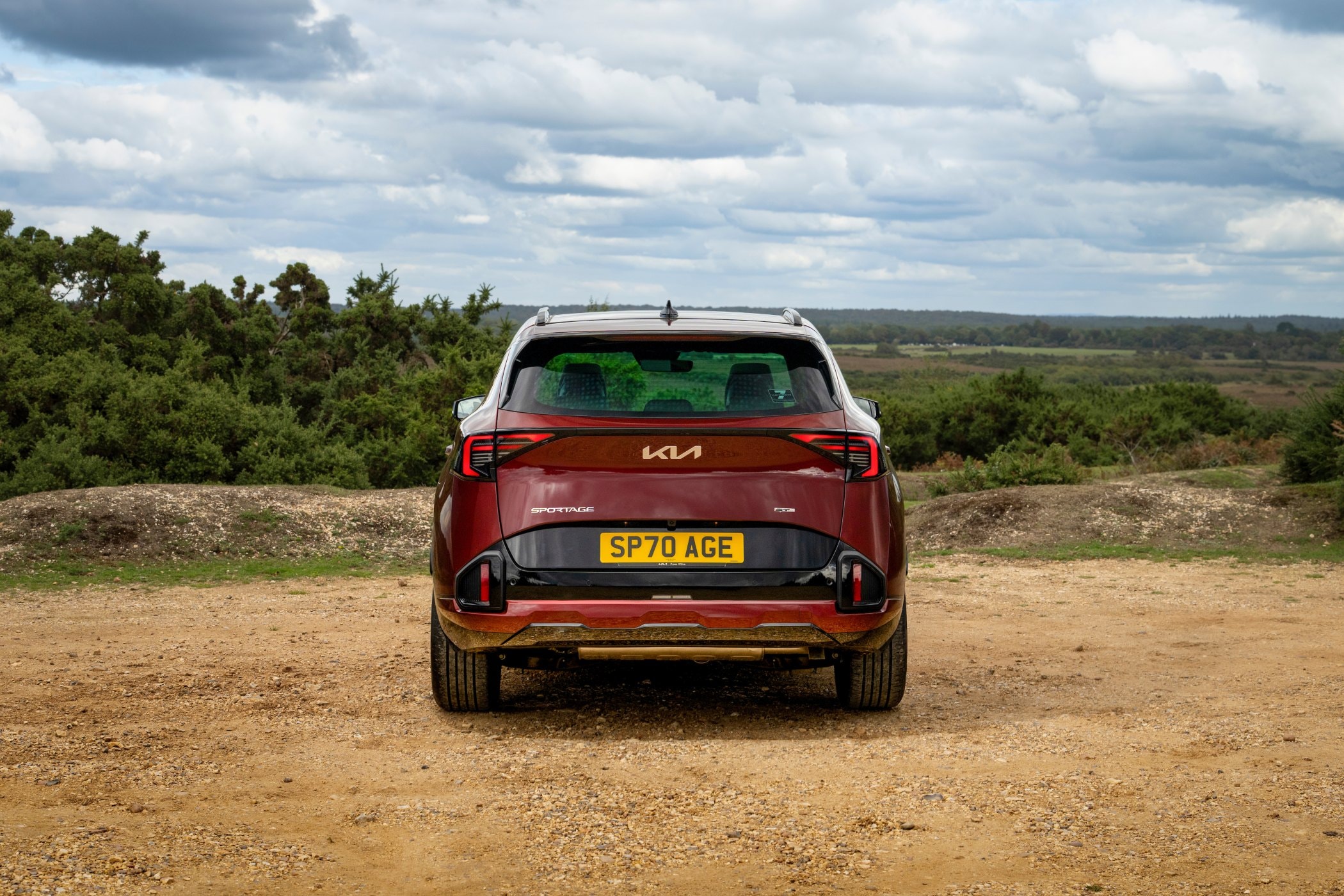 Vista trasera del Kia Sportage 2023, con un diseño atractivo y elementos característicos.