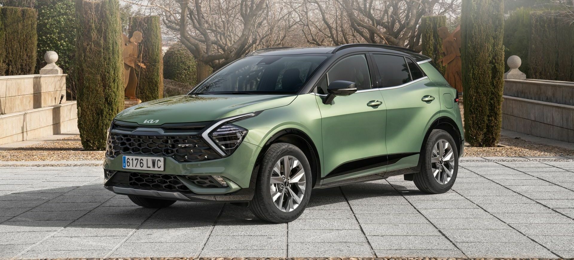 Imagen del Kia Sportage desde una perspectiva frontal-lateral.