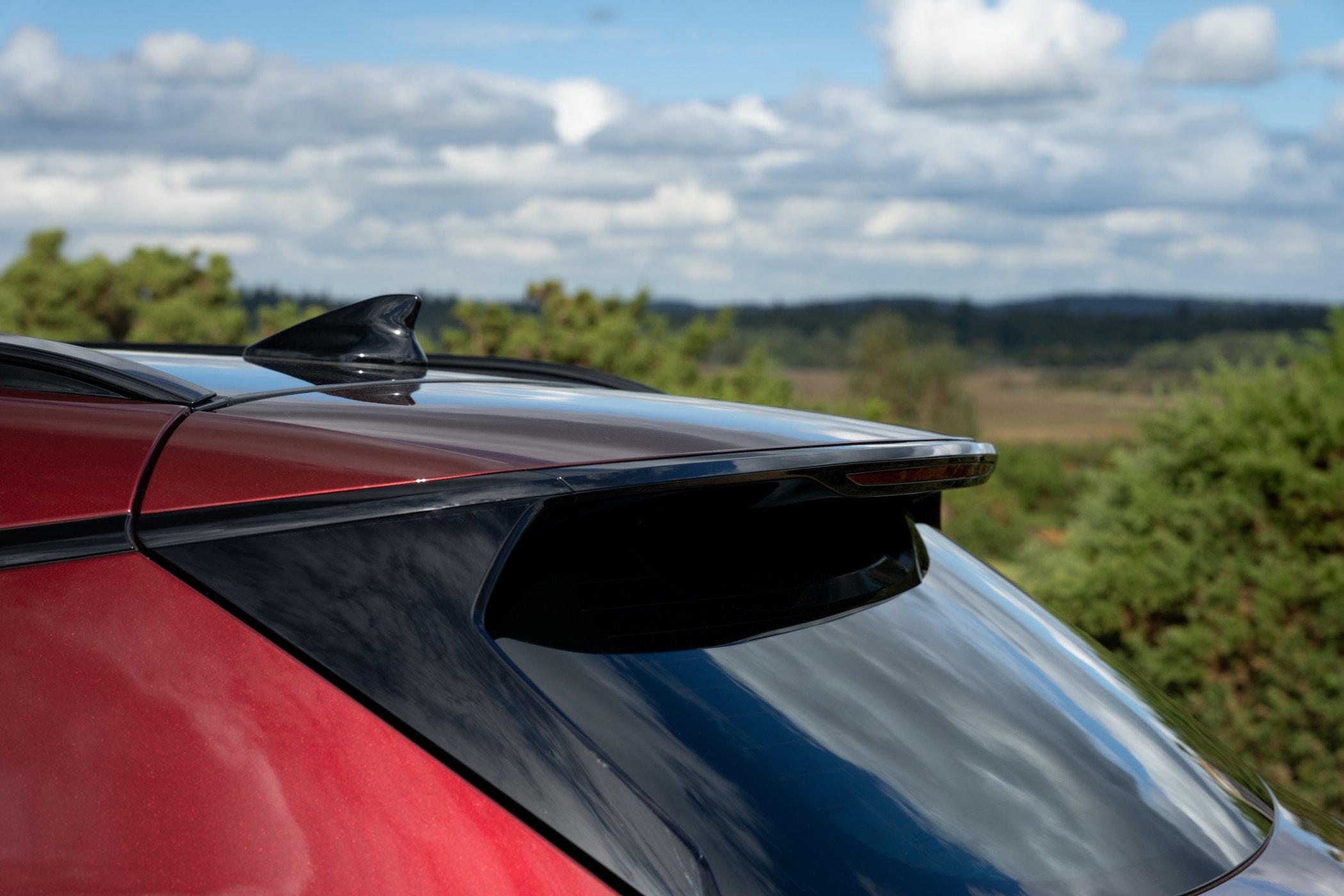 Detalle de la luz trasera del Kia Sportage, diseño moderno.