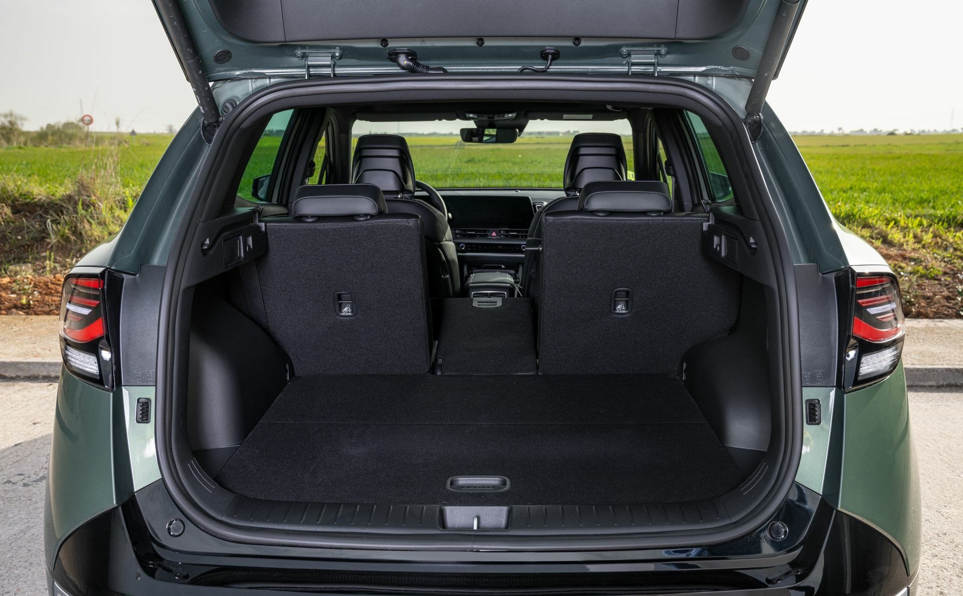 Espacio ampliado del maletero con asientos traseros abatidos.