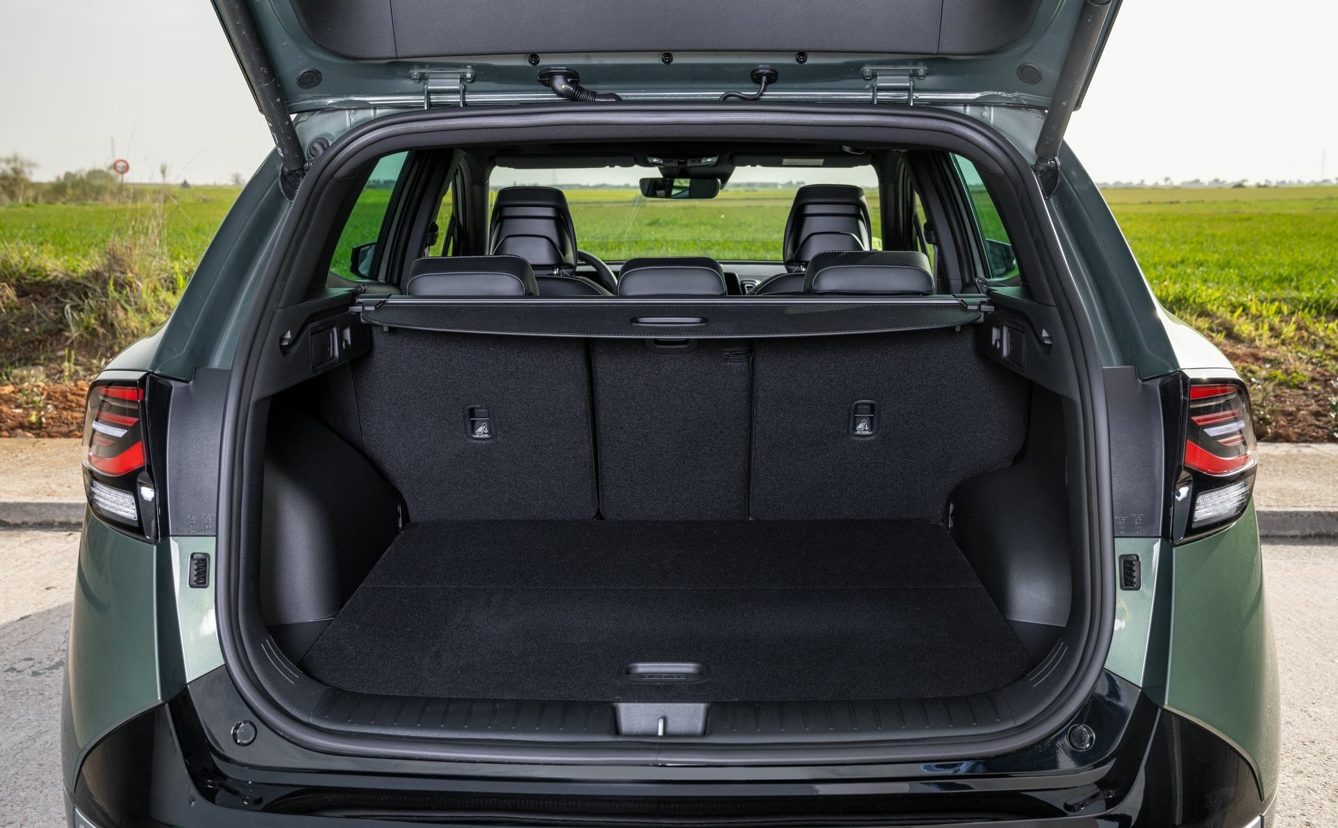 Maletero con los asientos traseros en posición normal.
